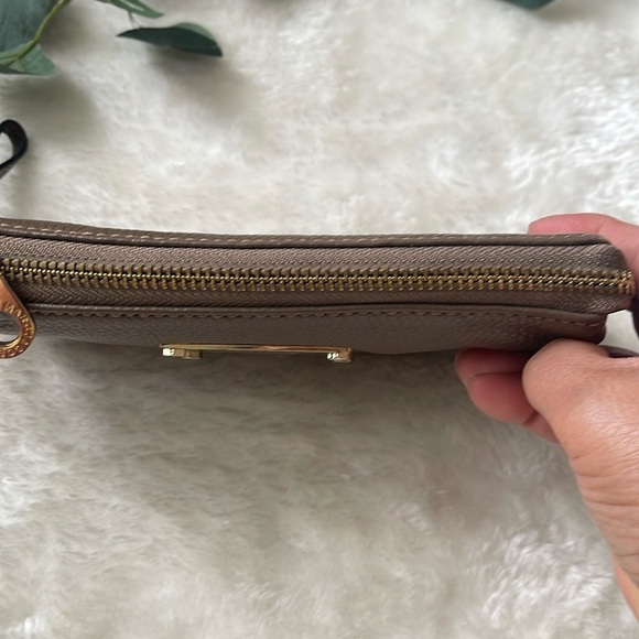 Marc by Marc Jacobs Brown Leather Wristlet - Picture 4 of 15